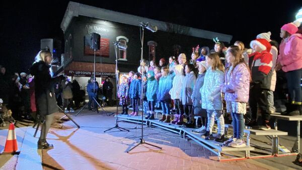 Sylvester Elementary Singers perform at the Kindle Your Christmas Spirit Event.