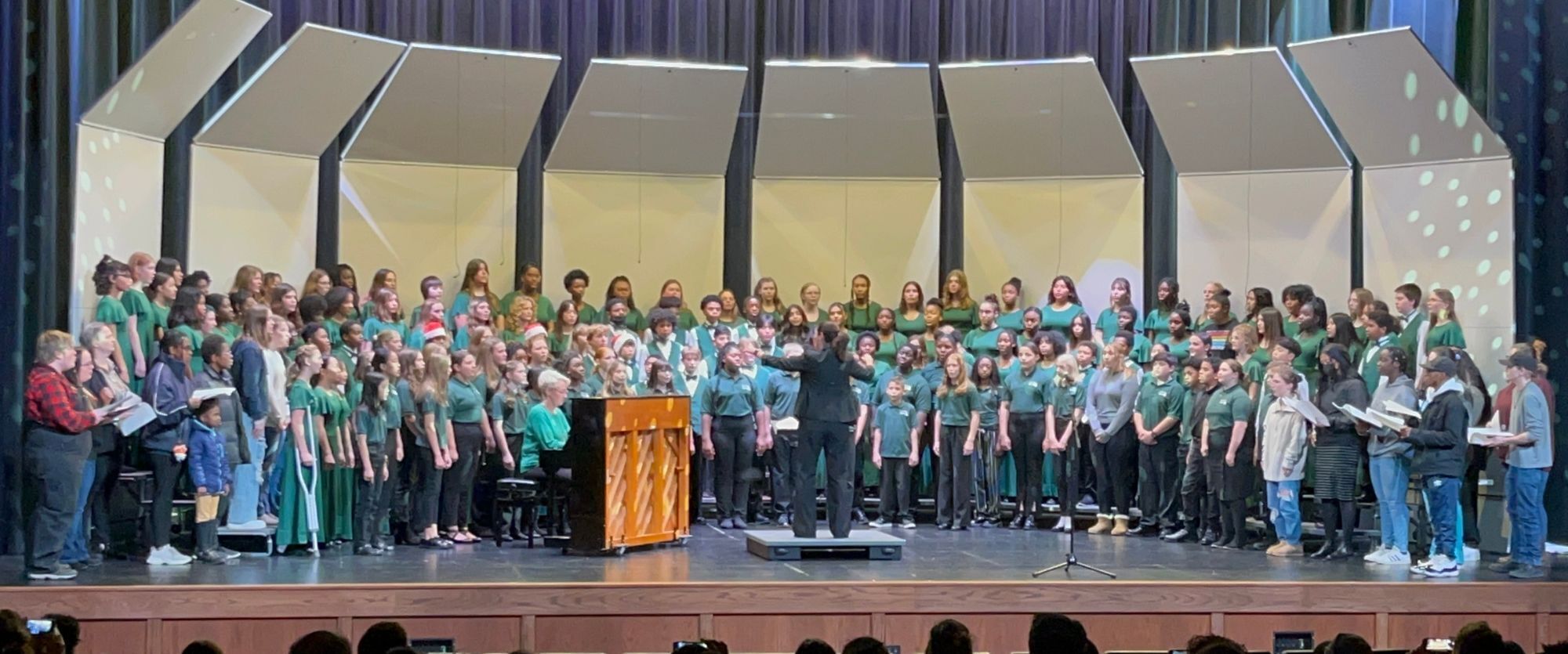 Middle School Choir perform their Holiday Winter Concert at AAC.