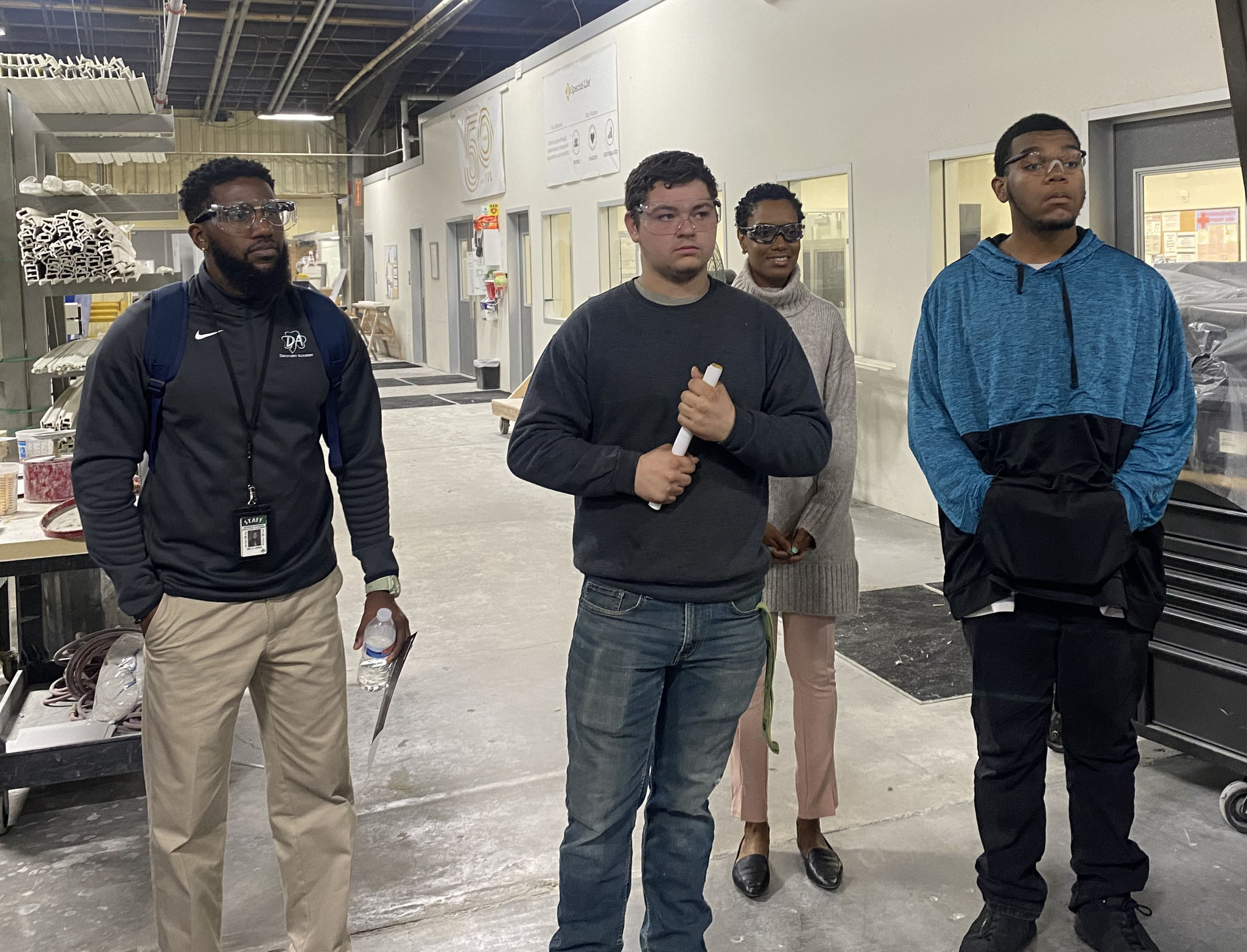 DA students tour a employment facility